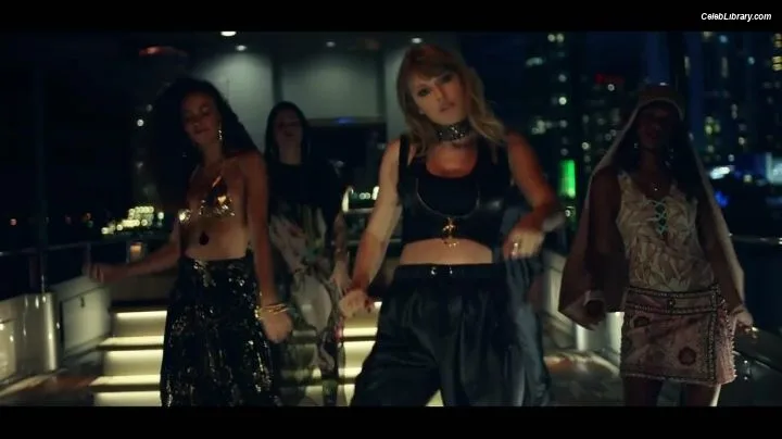 Taylor Swift photo 23 of 4190