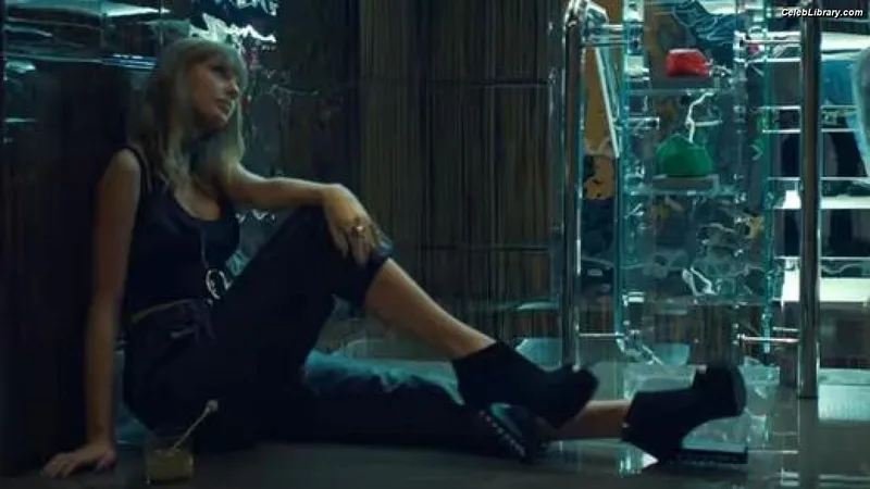 Taylor Swift photo 24 of 4190