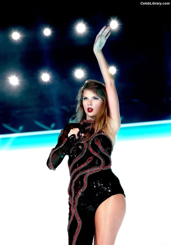 Taylor Swift photo 13 of 4190