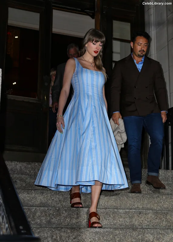 Taylor Swift photo 18 of 4190