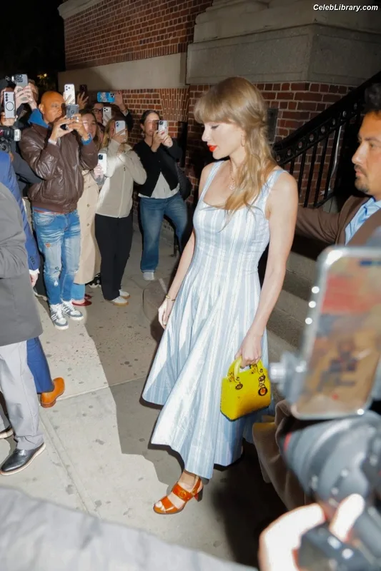 Taylor Swift photo 11 of 4190