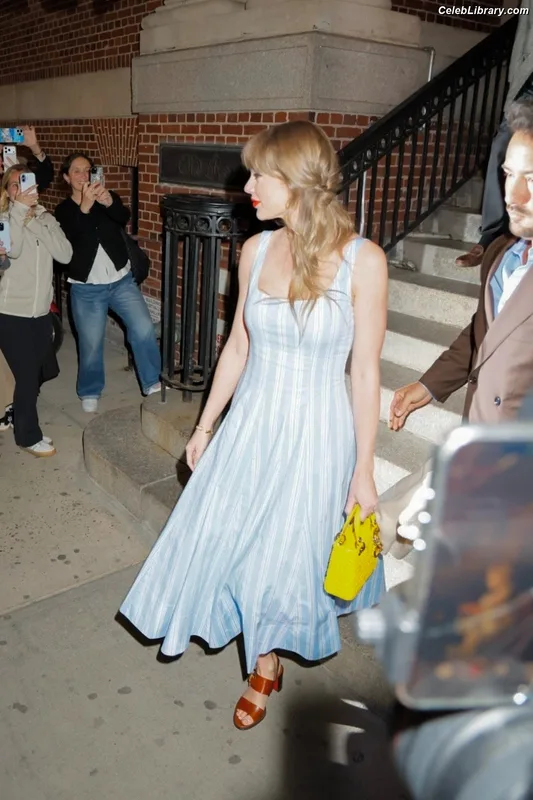 Taylor Swift photo 13 of 4190
