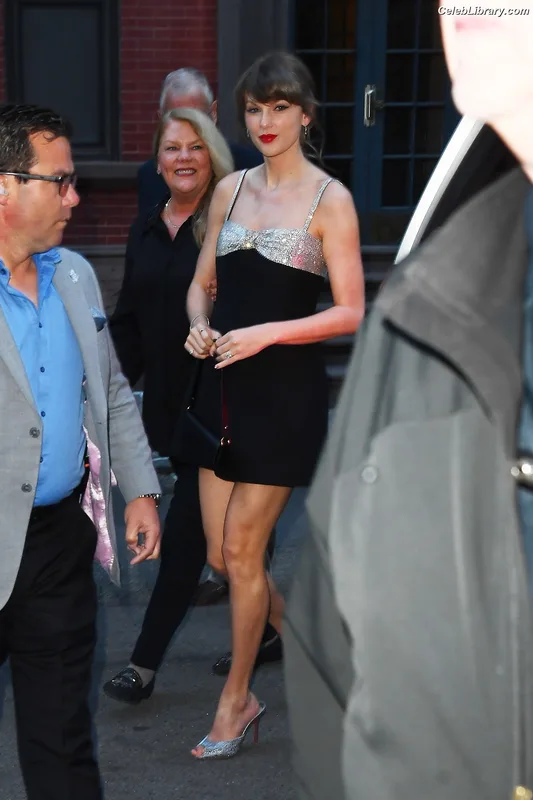 Taylor Swift photo 14 of 4190