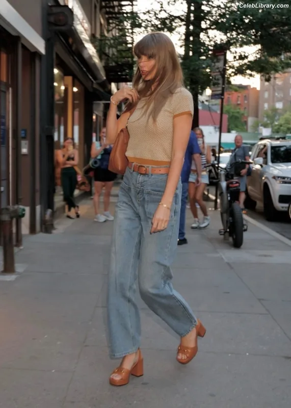Taylor Swift photo 21 of 4190