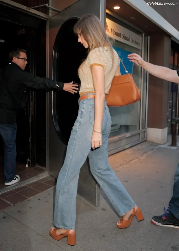 Taylor Swift photo 9 of 4190