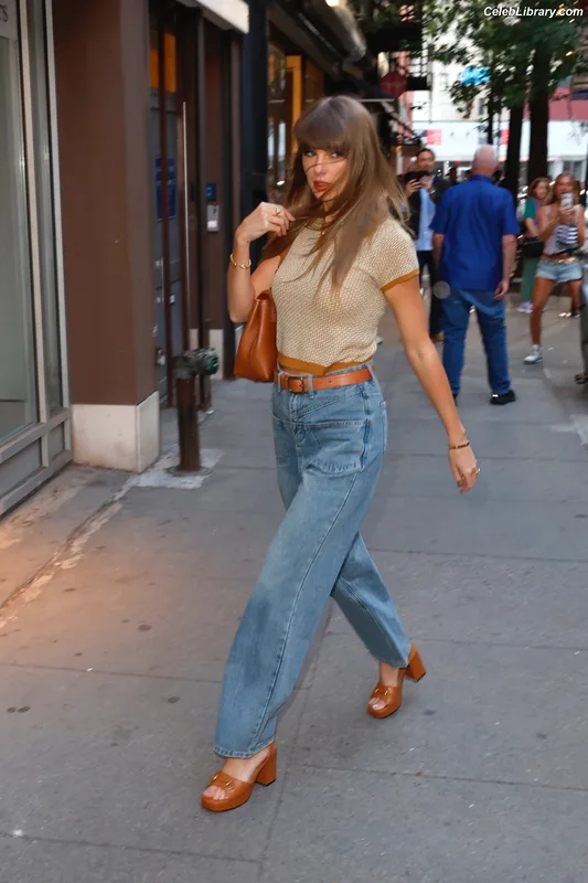 Taylor Swift photo 17 of 4190