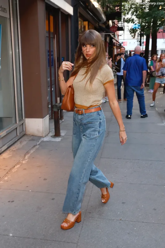 Taylor Swift photo 18 of 4190