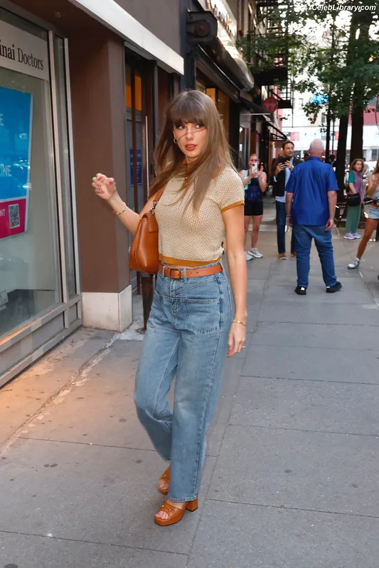 Taylor Swift photo 20 of 4190