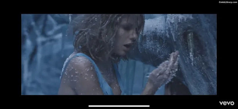 Taylor Swift photo 4 of 4190