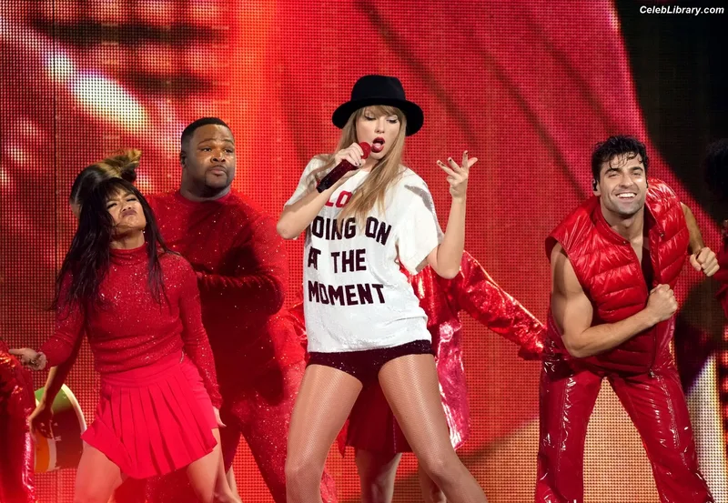 Taylor Swift photo 8 of 4190