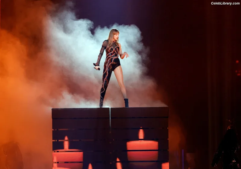 Taylor Swift photo 21 of 4190