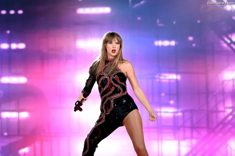 Taylor Swift photo 22 of 4190