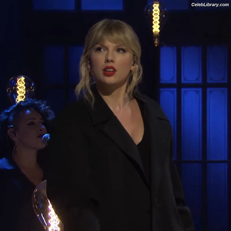 Taylor Swift photo 16 of 4190