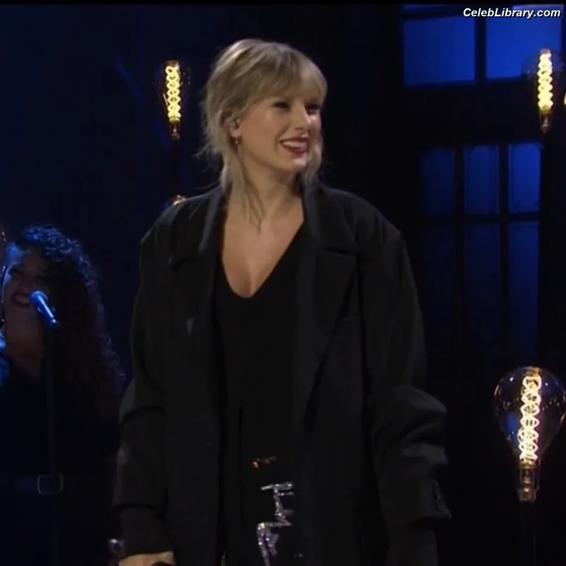 Taylor Swift photo 18 of 4190
