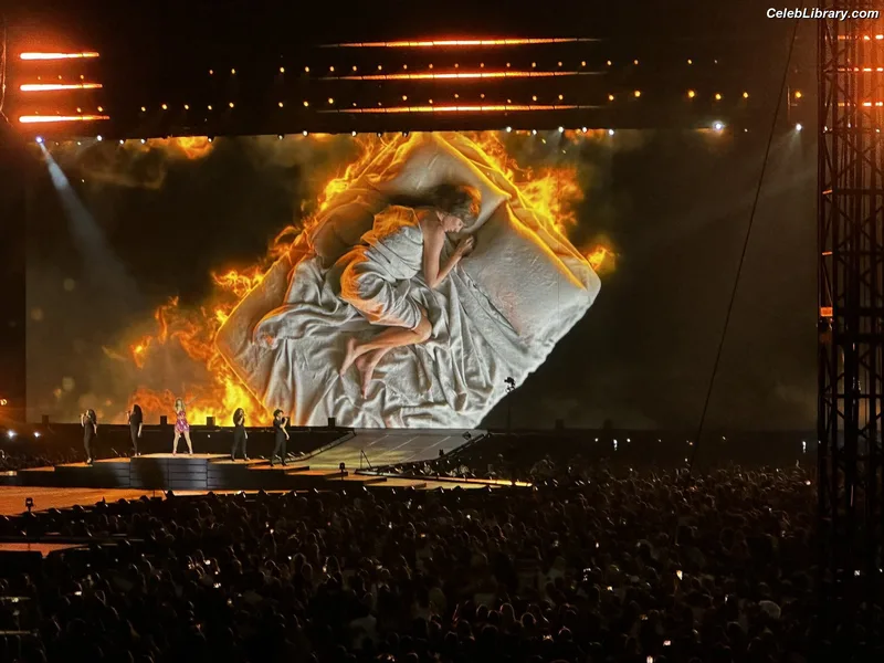Taylor Swift photo 7 of 4190