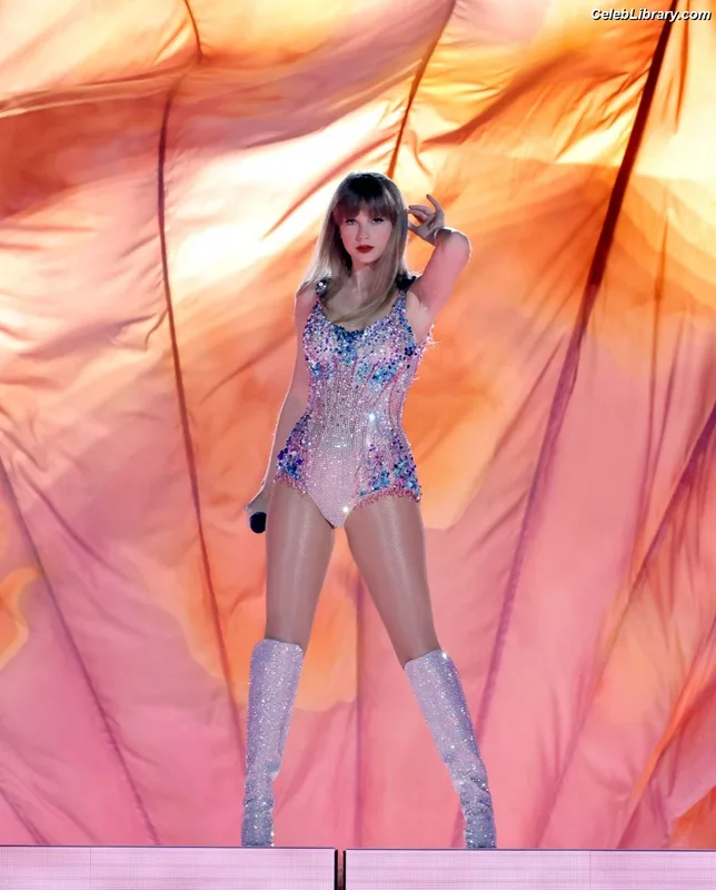 Taylor Swift photo 10 of 4190