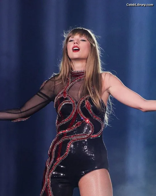 Taylor Swift photo 14 of 4190