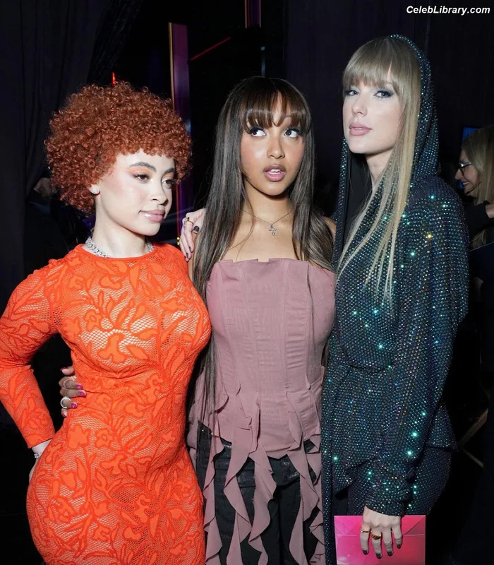 Taylor Swift photo 18 of 4190
