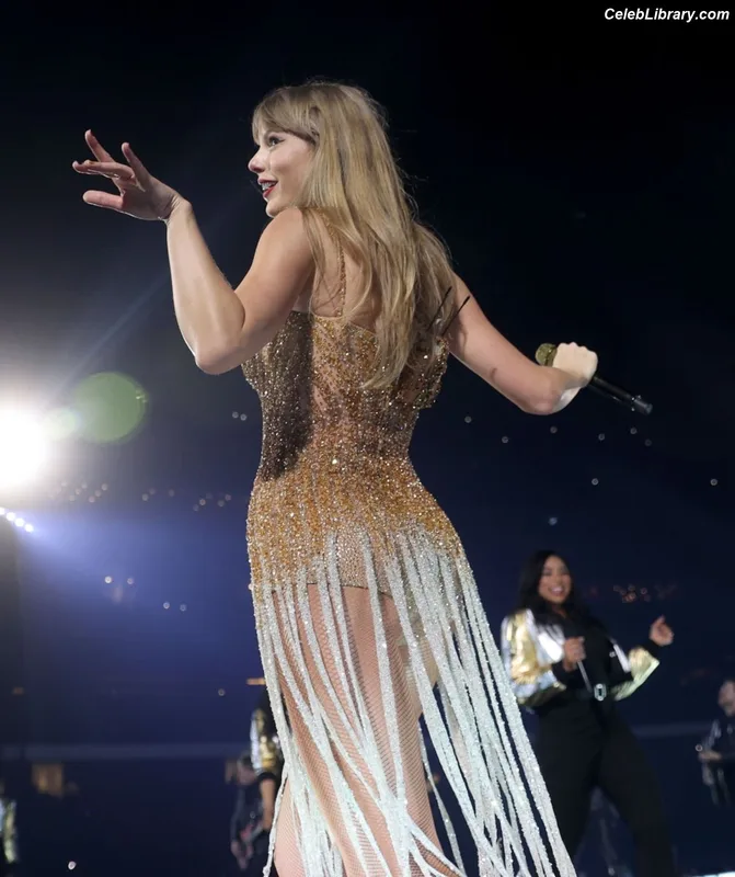 Taylor Swift photo 16 of 4190