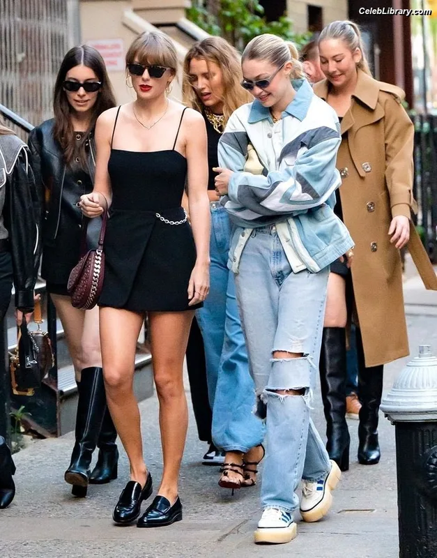 Taylor Swift photo 20 of 4190