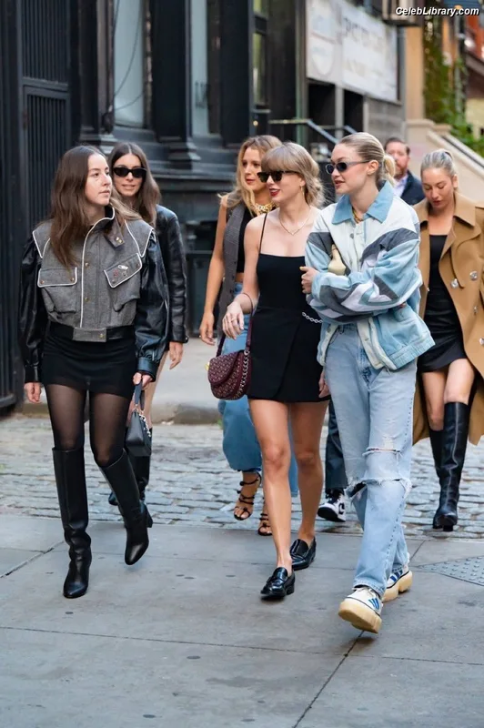 Taylor Swift photo 21 of 4190