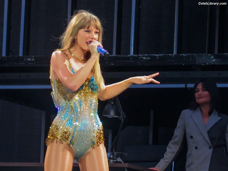 Taylor Swift photo 2 of 4190