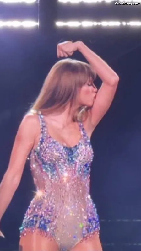 Taylor Swift photo 23 of 4190