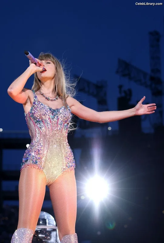 Taylor Swift photo 6 of 4190