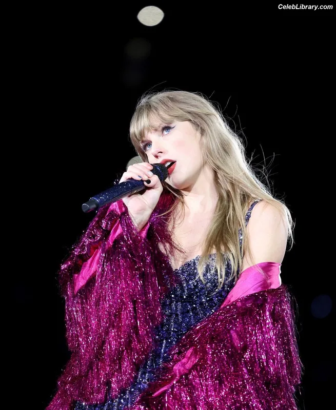 Taylor Swift photo 9 of 4190