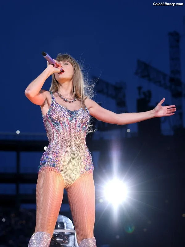 Taylor Swift photo 11 of 4190