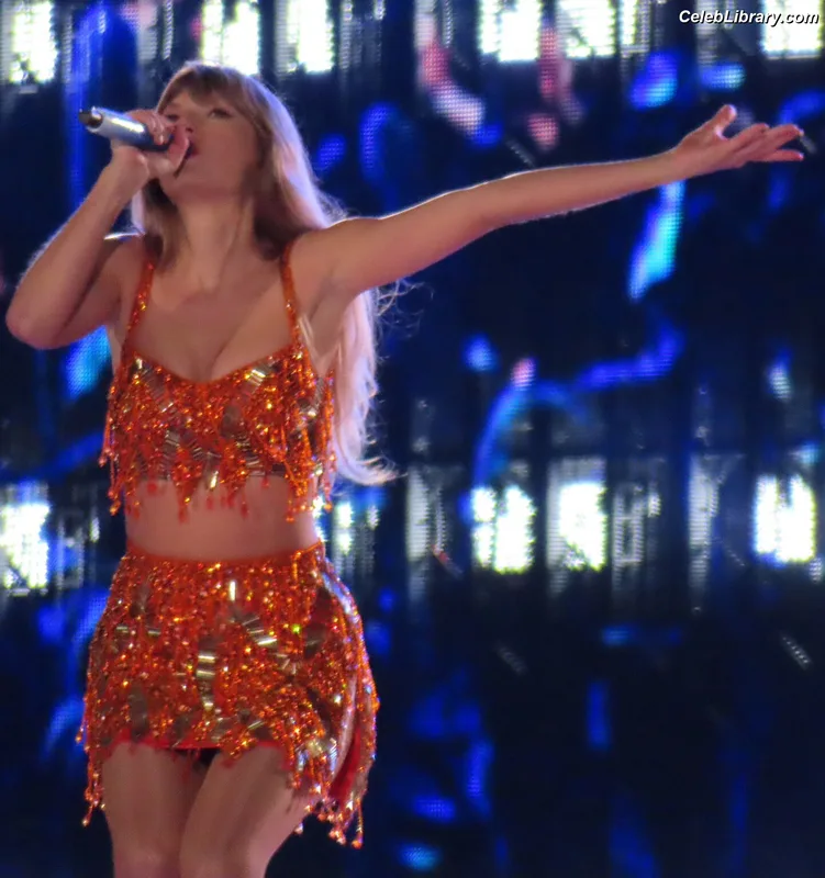 Taylor Swift photo 15 of 4190