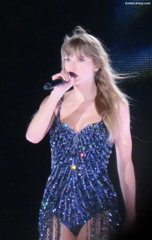 Taylor Swift photo 17 of 4190