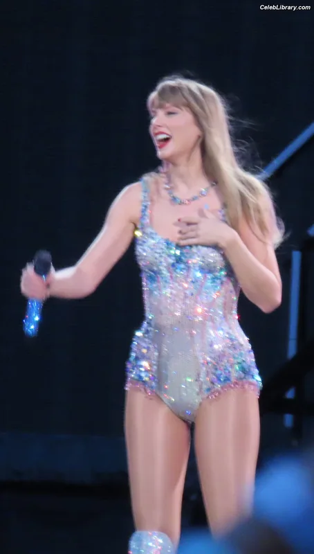Taylor Swift photo 18 of 4190