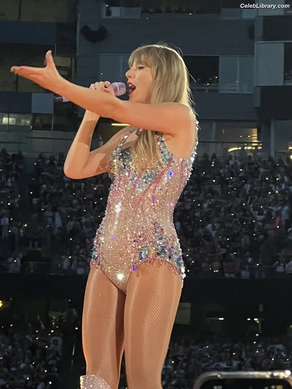 Taylor Swift photo 3 of 4190