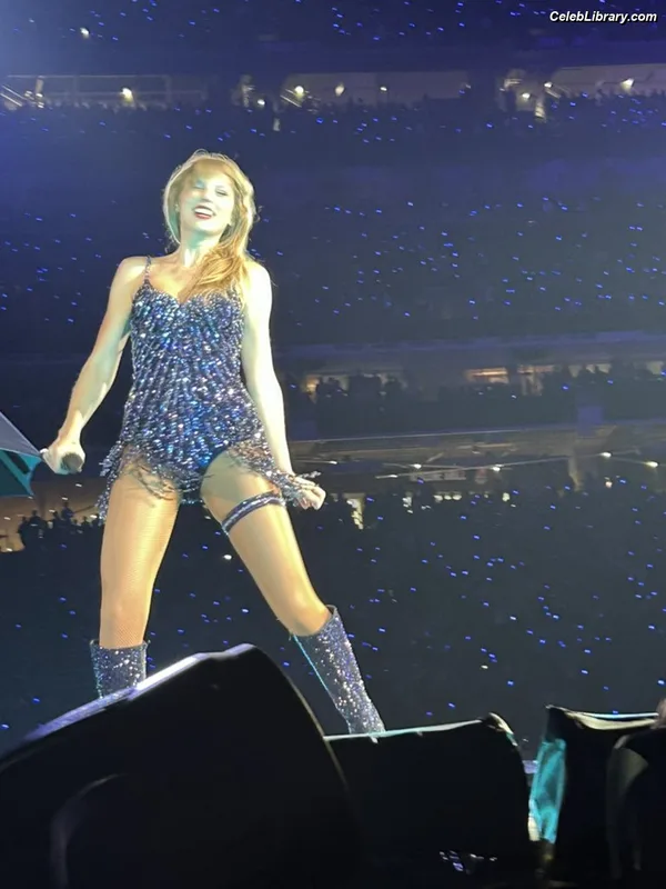 Taylor Swift photo 7 of 4190
