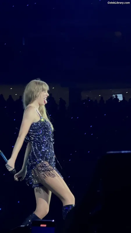 Taylor Swift photo 10 of 4190