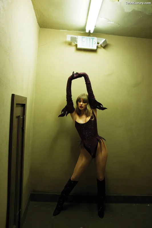 Taylor Swift photo 19 of 4190