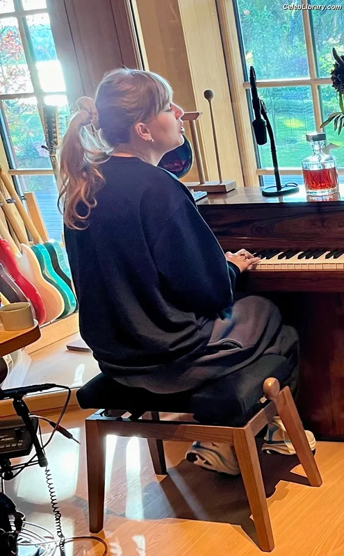 Taylor Swift photo 15 of 4190