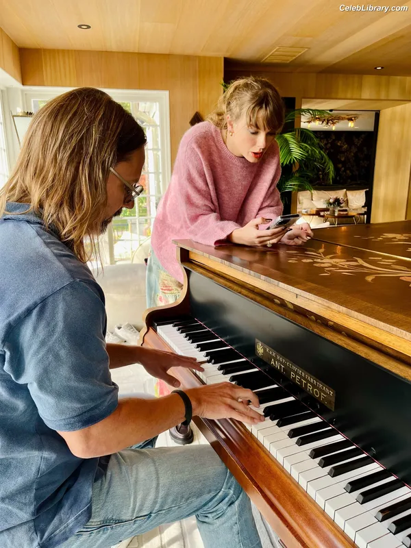 Taylor Swift photo 16 of 4190