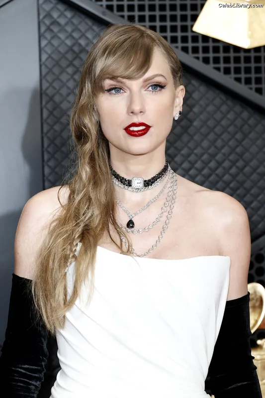 Taylor Swift photo 17 of 4190