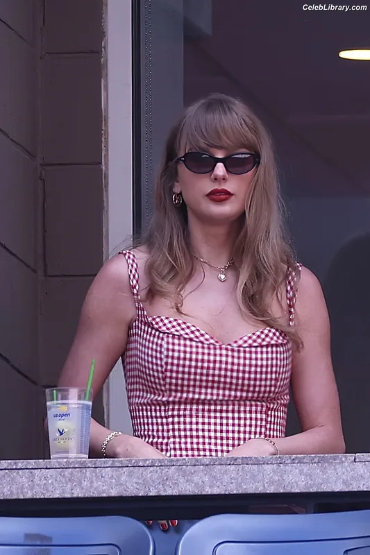 Taylor Swift photo 22 of 4190