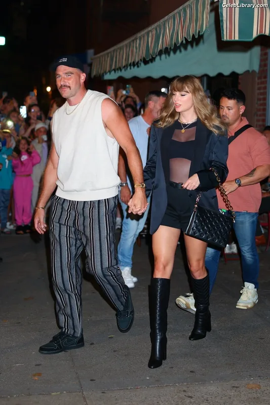 Taylor Swift photo 1 of 4190