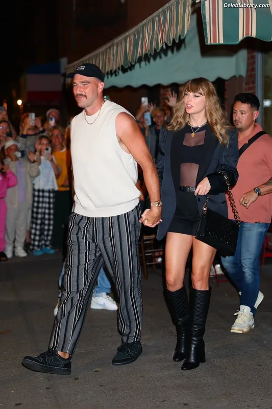 Taylor Swift photo 2 of 4190