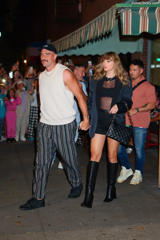 Taylor Swift photo 3 of 4190