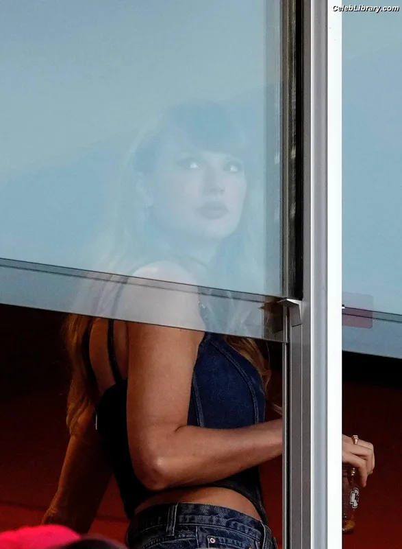 Taylor Swift photo 24 of 4190
