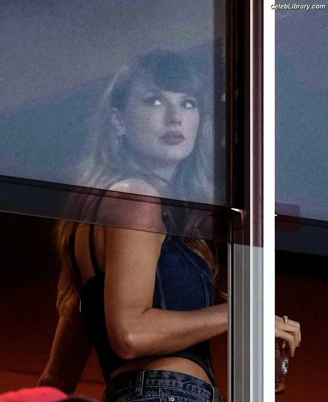 Taylor Swift photo 20 of 4190