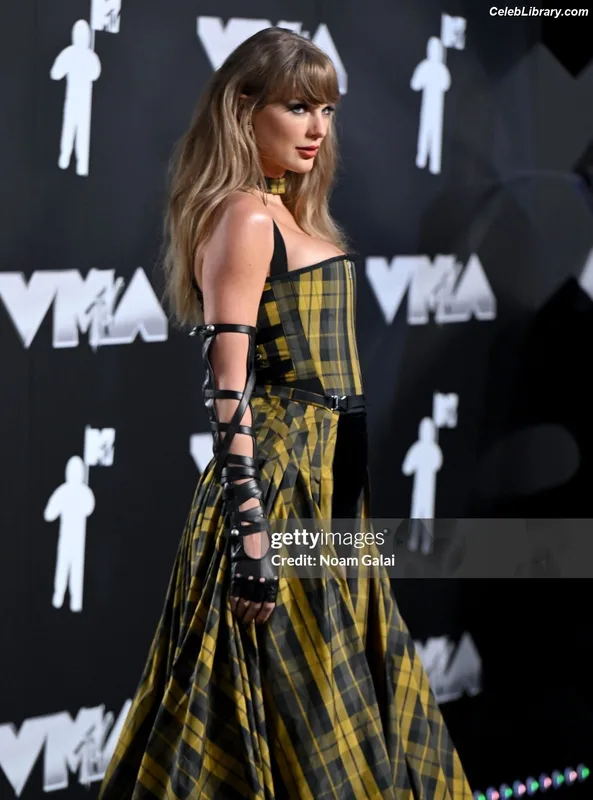 Taylor Swift photo 4 of 4190