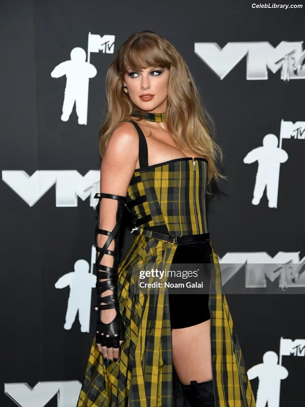Taylor Swift photo 5 of 4190