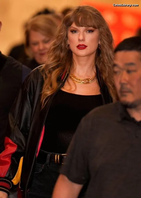 Taylor Swift photo 4 of 4190