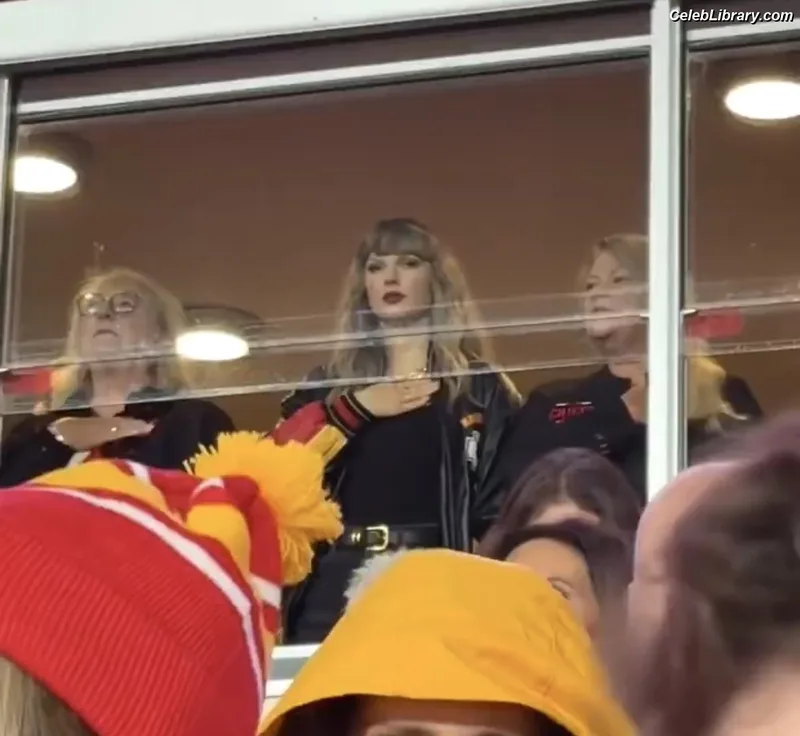 Taylor Swift photo 1 of 4190